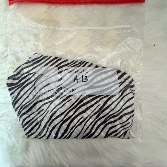 Zara‎ Black and White Button Down Shirt with Notched Collar - Picture 11 of 11